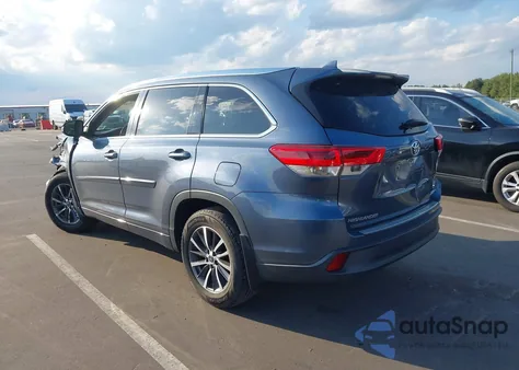 2018 Toyota Highlander Xle z USA, uszkodzony, nr VIN 5TDJZRFH1JS908922